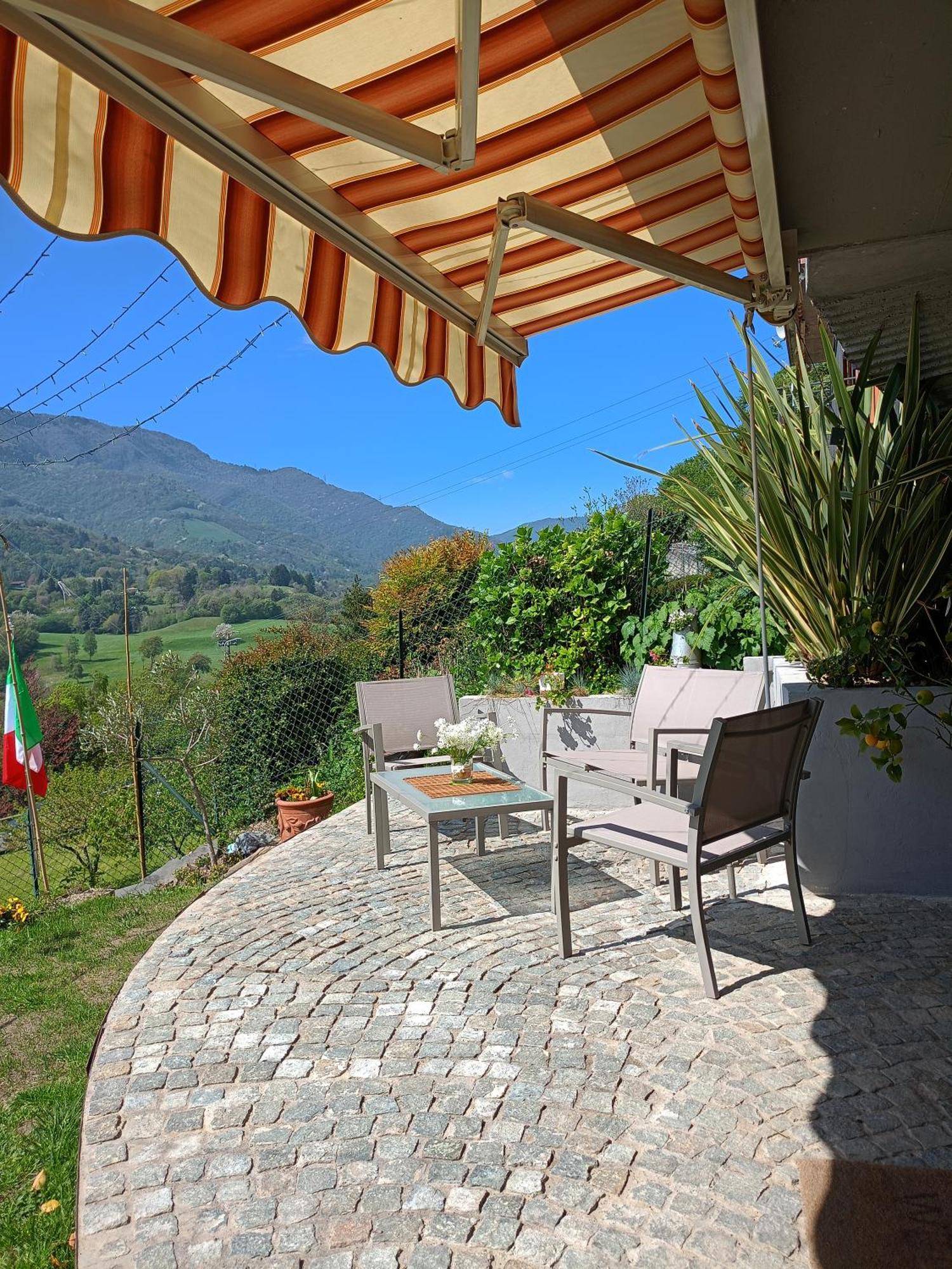 Vila La Casa Di Emy Solto Collina Exteriér fotografie